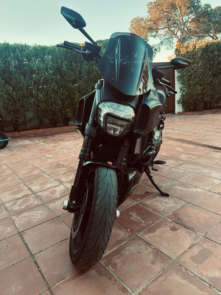 Ducati Diavel Negra