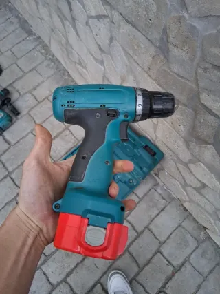 Taladro a batería Makita con maletín