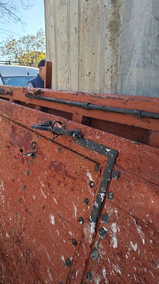 Doble Puerta portón de madera antiguas año 1950