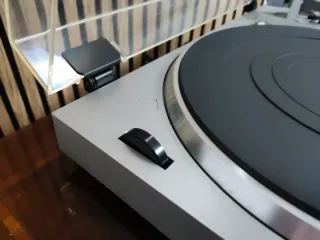 Tocadiscos Hitachi HT-67 Automático