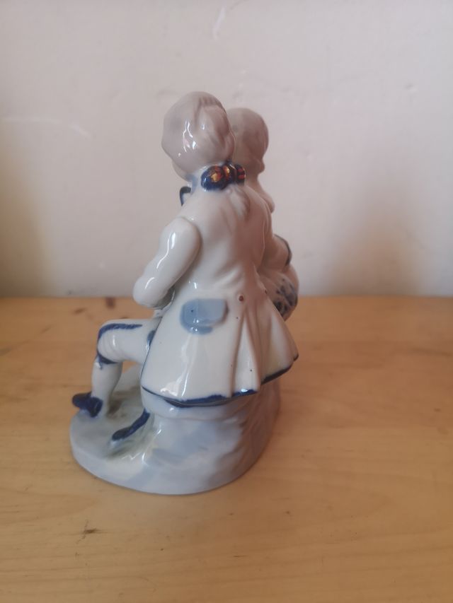 Escultura de porcelana detallada