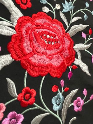 Mantoncillo Flamenco Bordado Negro