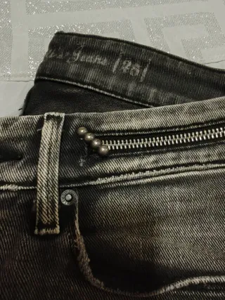 Vaqueros Levi's grises con cremallera