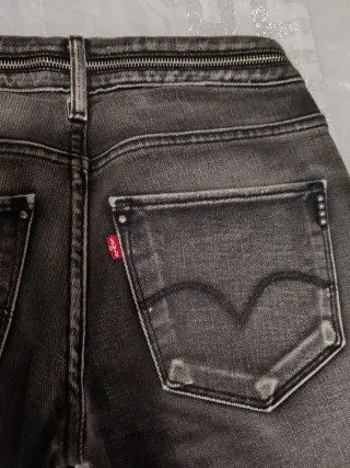 Vaqueros Levi's grises con cremallera