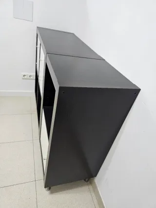 Mueble de almacenaje IKEA negro y blanco