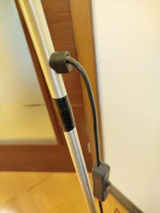 Lámpara de pie metálica