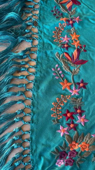 Mantoncillo Flamenca Bordado Multicolor