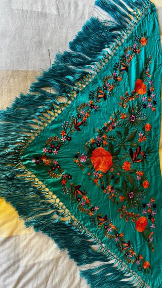 Mantoncillo Flamenca Bordado Multicolor