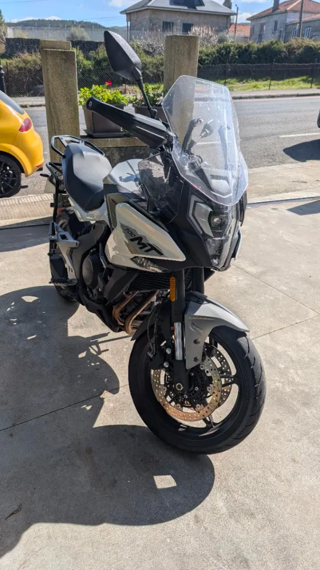Cfmoto 700 MT Gris/Blanca