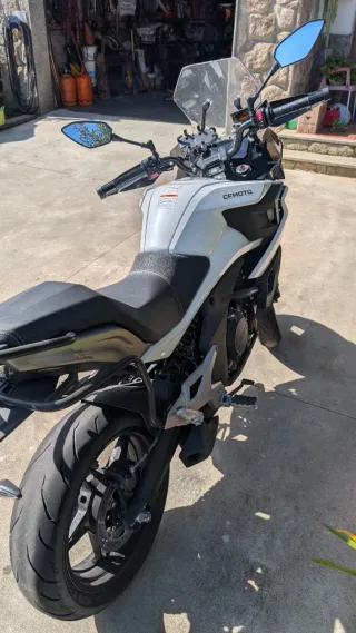 Cfmoto 700 MT Gris/Blanca