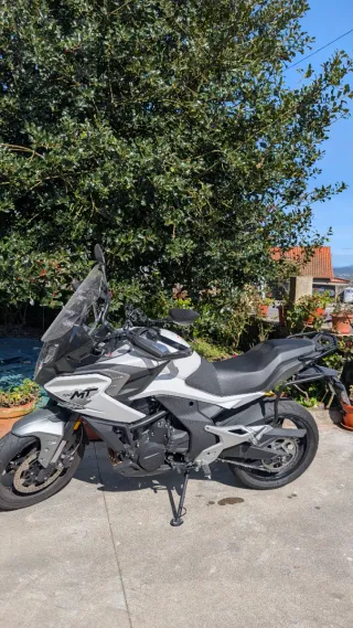 Cfmoto 700 MT Gris/Blanca