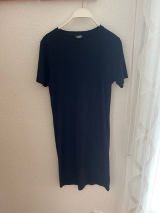 Vestido negro de manga corta