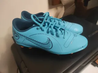 Botas de fútbol Nike azules talla 37.5