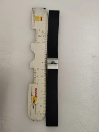 Correa de reloj flexible con cierre.