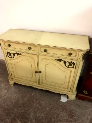 Mesa auxiliar vintage con cajón