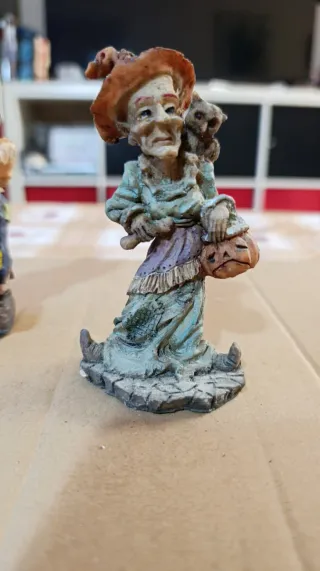 Lote 2 Figuras Brujas Rústicas 11.5cm