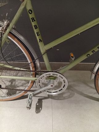 Bicicleta Orbea Clasica en Verde con Cestas