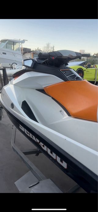 Sea-Doo GTI 130 Naranja y Blanco