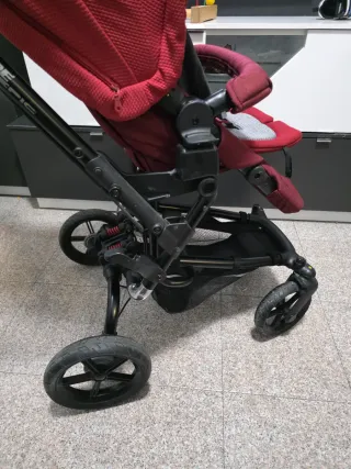 Cochecito de paseo rojo
