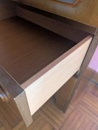 Cómoda de madera marrón