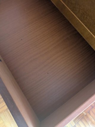 Cómoda de madera marrón