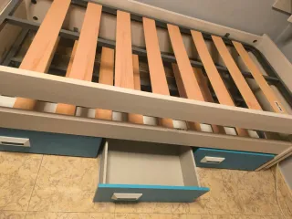 Letto a castello beige e blu