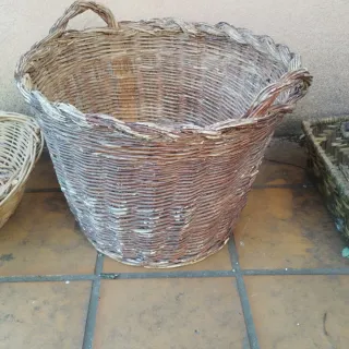 Cestas de mimbre varias