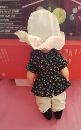 Muñeca vintage con vestido floral