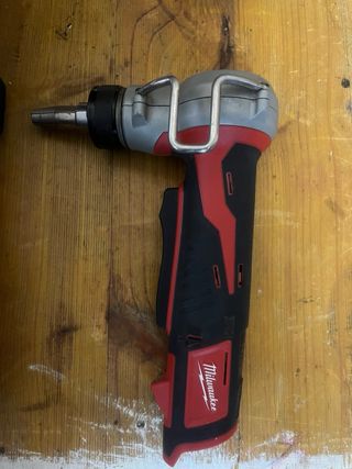 Máquina expandidora Milwaukee M12