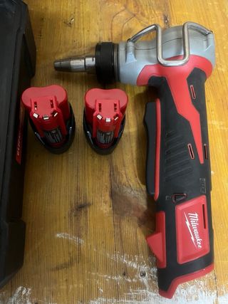 Máquina expandidora Milwaukee M12