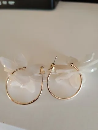 Pendientes Parfois Flor Blanca