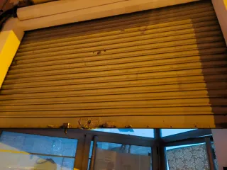 Persiana metálica enrollable