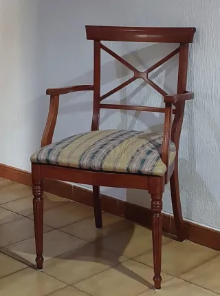 Sedia in legno con seduta in tessuto