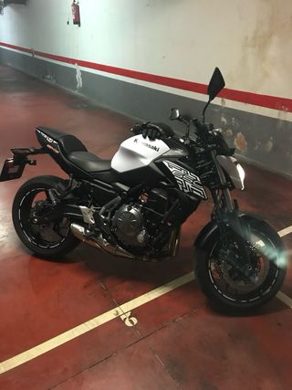 Se vende Kawasaki Z650 del 2019 en excelente estad
