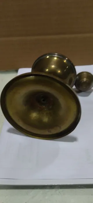 Lámpara de aceite antigua de latón