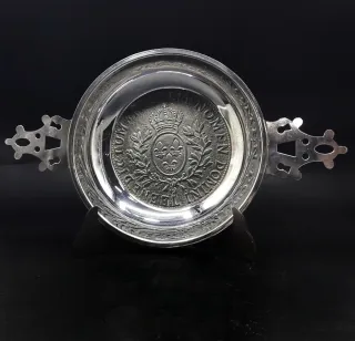 Escudilla antigua plateada, cuenco de bautizo