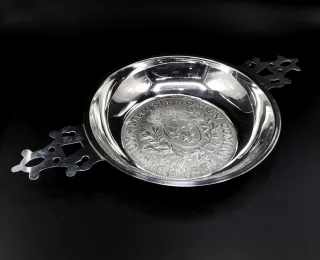 Escudilla antigua plateada, cuenco de bautizo