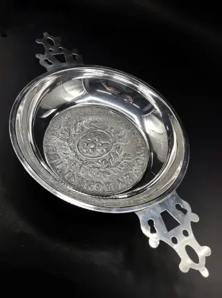 Escudilla antigua plateada, cuenco de bautizo