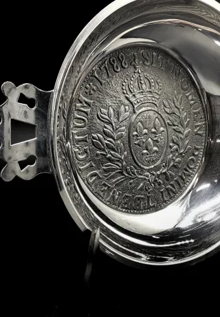 Escudilla antigua plateada, cuenco de bautizo