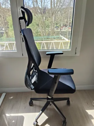 Silla ergonómica premium negra ajustable