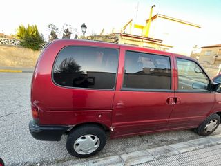 Nissan Serena 2.3d