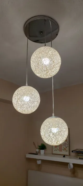 Lámpara 3 esferas hilo beige y plata