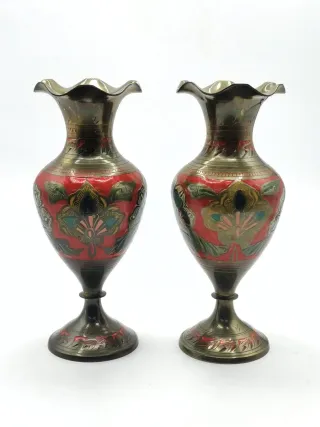 Coppia di vasi in bronzo smaltato