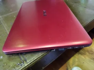 Portátil ASUS Rojo