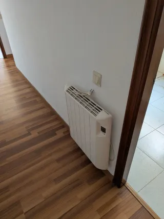 Radiatori elettrici bianchi di diverse misure