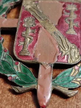 Chapa militar esmaltada con corona años 60-70
