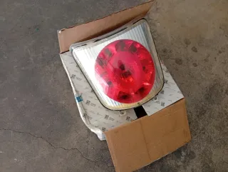 Piloto trasero Vespa GTS Plata/Rojo