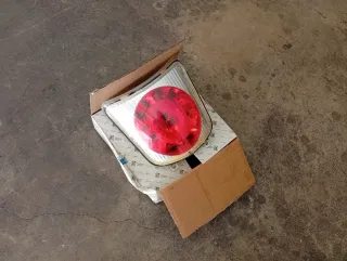 Piloto trasero Vespa GTS Plata/Rojo