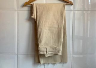 Pantalón largo beige tiro alto