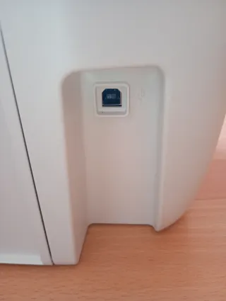 Impresora HP azul y blanca